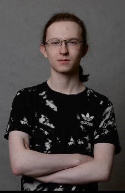 Максим Ларионов