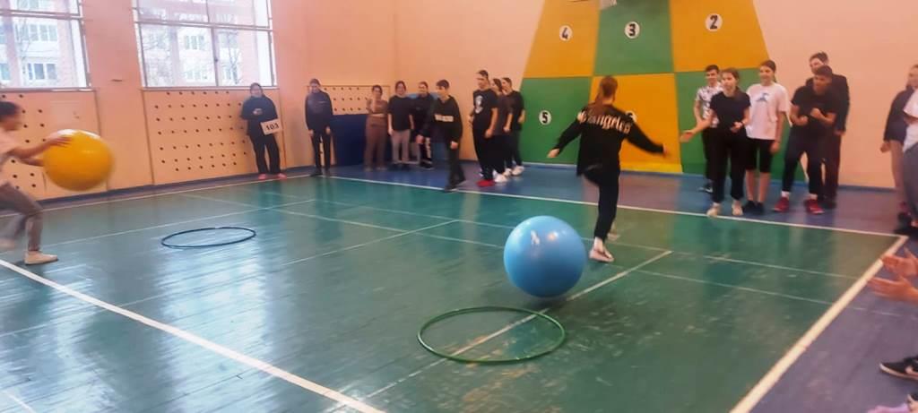 Спортивная эстафета «Весёлые старты» .